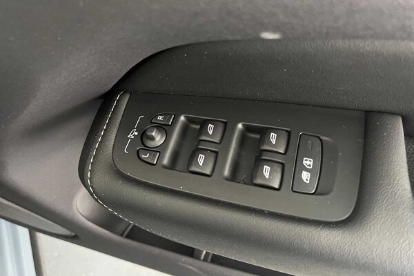 Used Volvo XC60 2023 for sale - 75653010: Photo 32