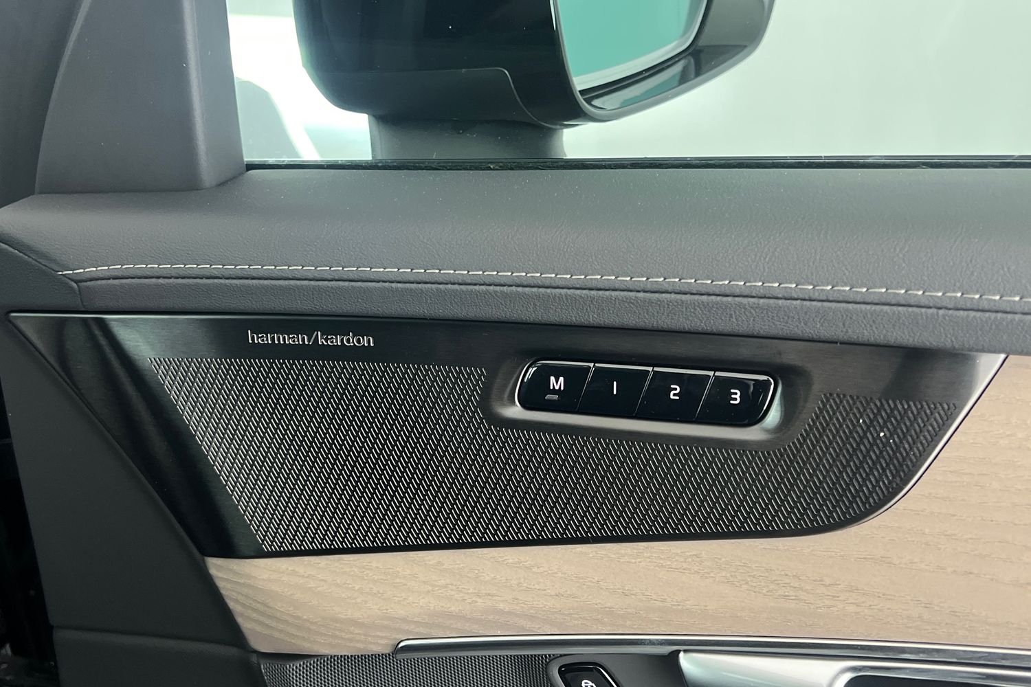 Used Volvo XC90 2025 for sale - 77035857: Photo 32