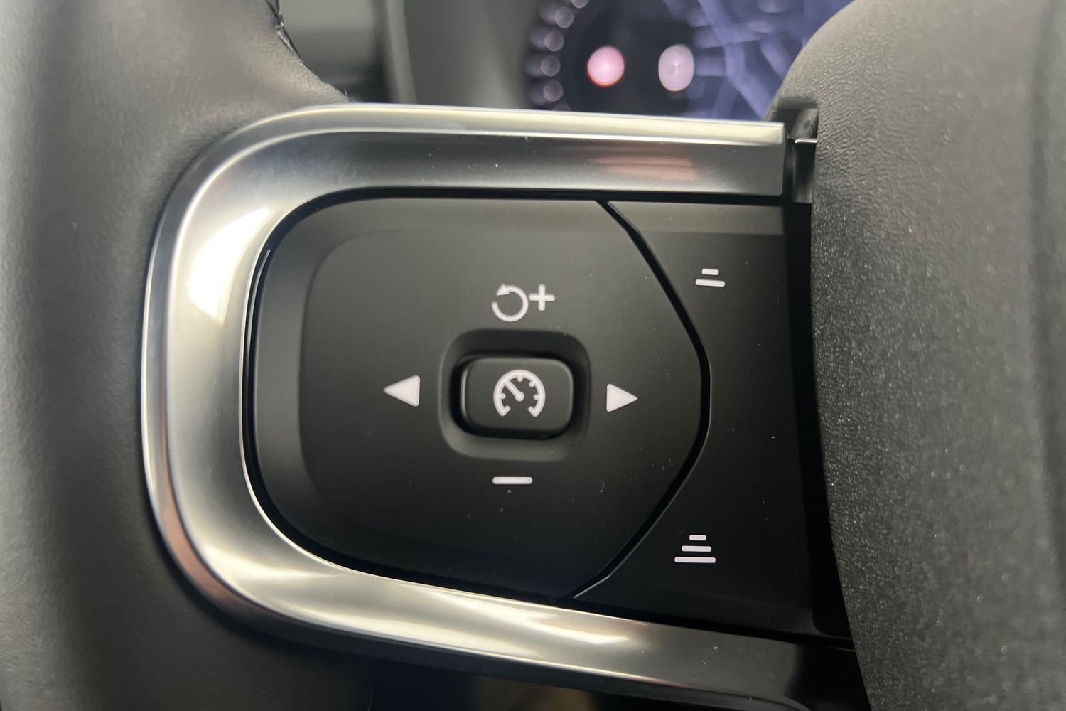 Used Volvo XC40 2025 for sale - 76614942: Photo 11