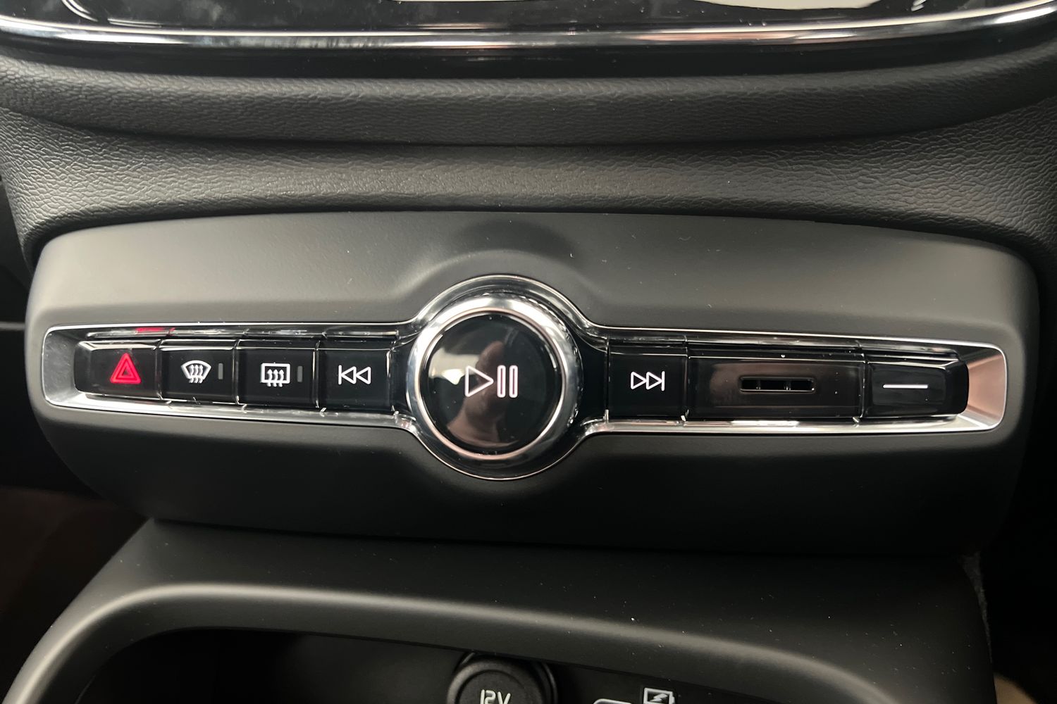 Used Volvo XC40 2025 for sale - 76614942: Photo 14