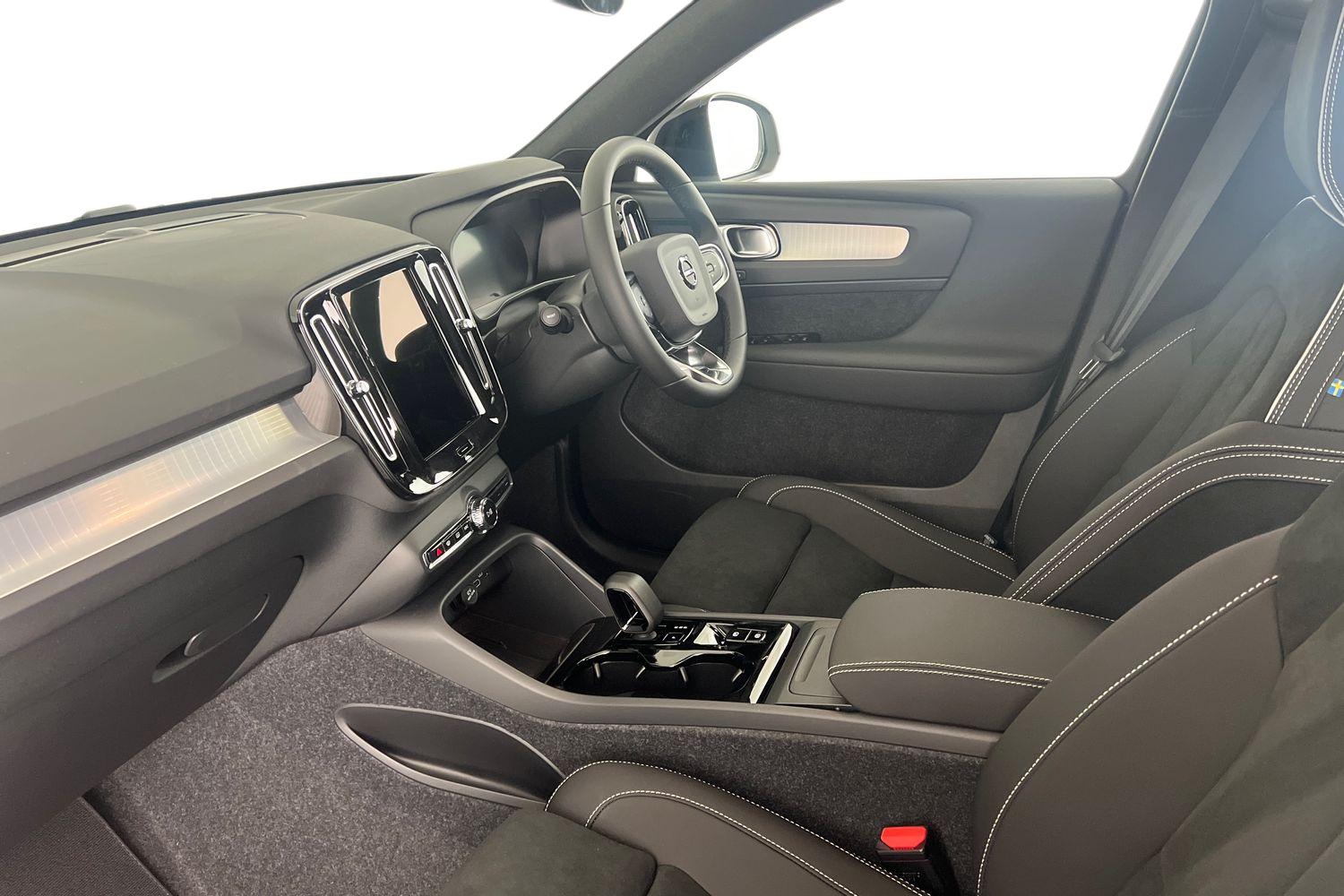 Used Volvo XC40 2025 for sale - 76614942: Photo 2