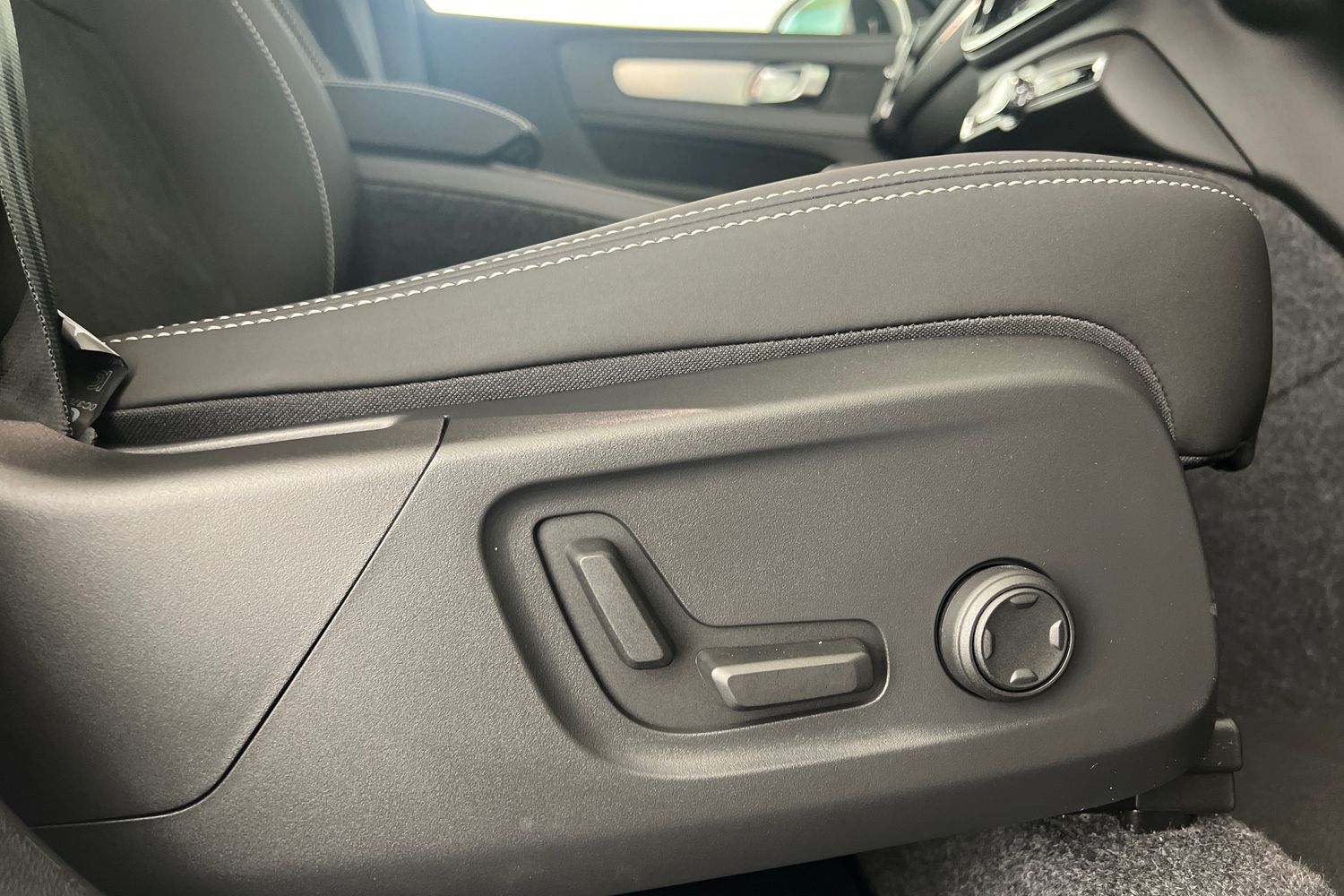 Used Volvo XC40 2025 for sale - 76614942: Photo 31