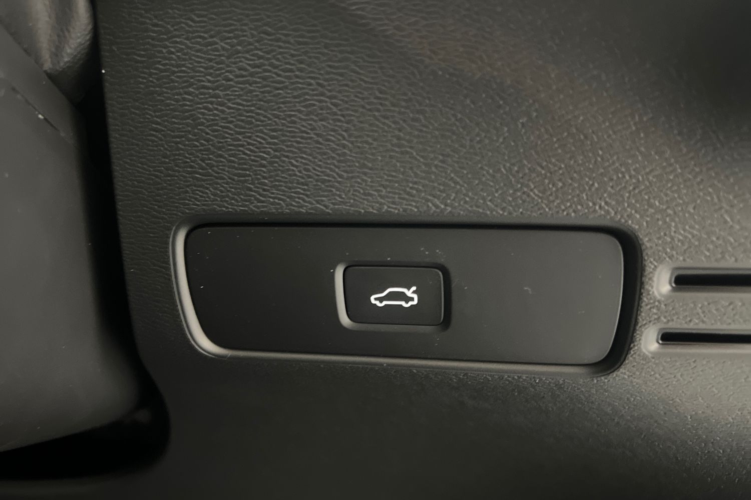 Used Volvo XC40 2025 for sale - 76614942: Photo 38