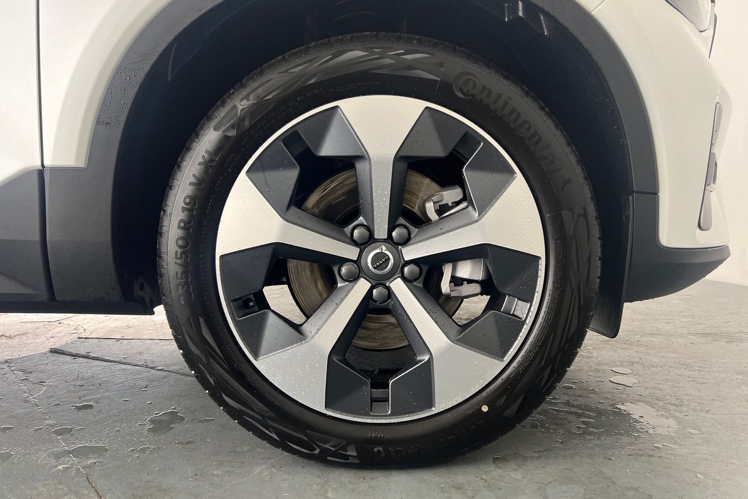 Used Volvo XC40 2025 for sale - 76614942: Photo 5