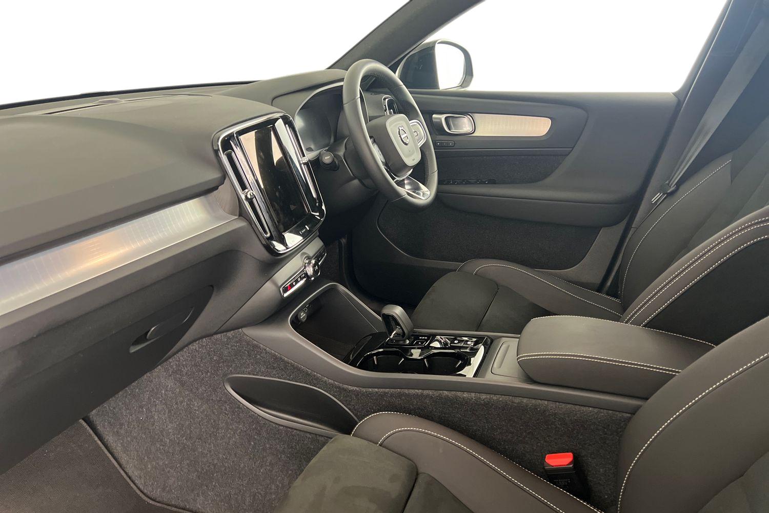 Used Volvo XC40 2025 for sale - 77285707: Photo 2