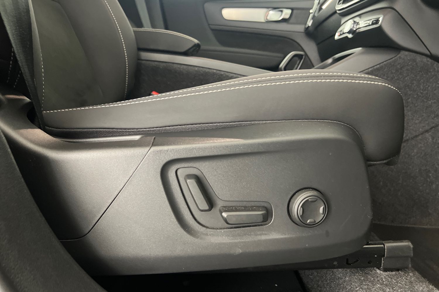 Used Volvo XC40 2025 for sale - 77285707: Photo 32