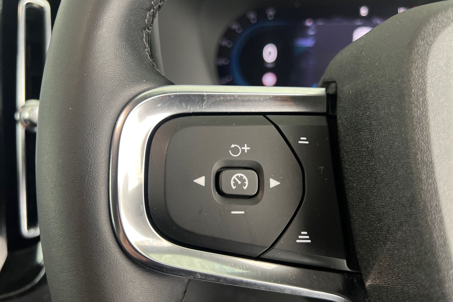 Used Volvo XC40 2024 for sale - 76556908: Photo 11