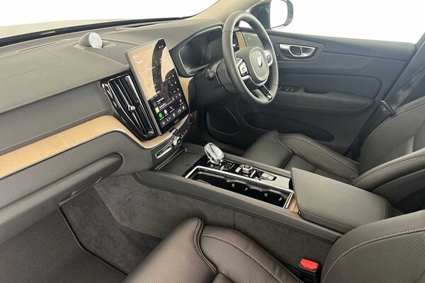 Used Volvo XC60 2025 for sale - 75440042: Photo 2