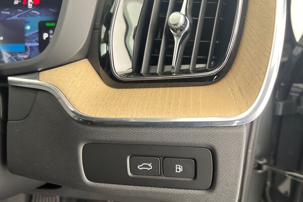 Used Volvo XC60 2025 for sale - 75440042: Photo 32