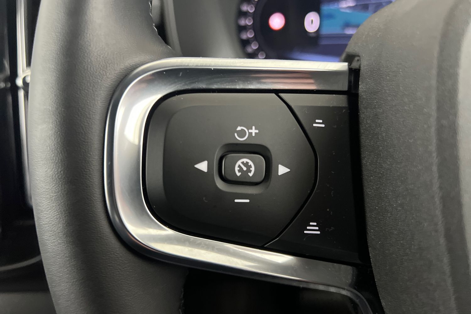 Used Volvo XC40 2025 for sale - 77005235: Photo 11