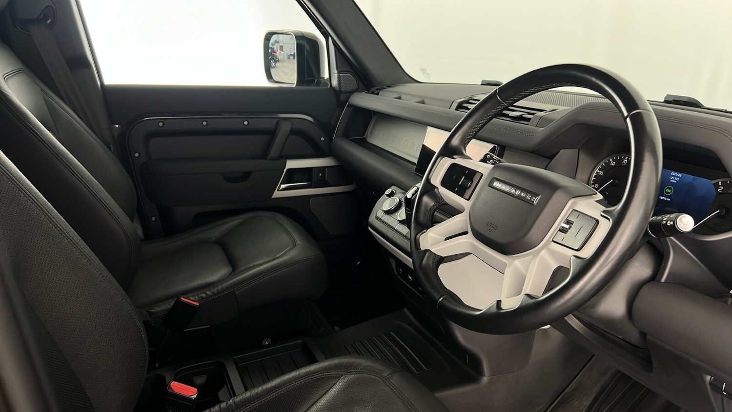 Used Land Rover Defender 2023 for sale - 77312389: Photo 12