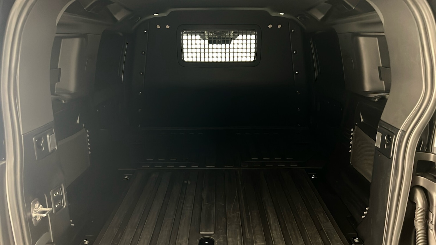 Used Land Rover Defender 2023 for sale - 77312389: Photo 19