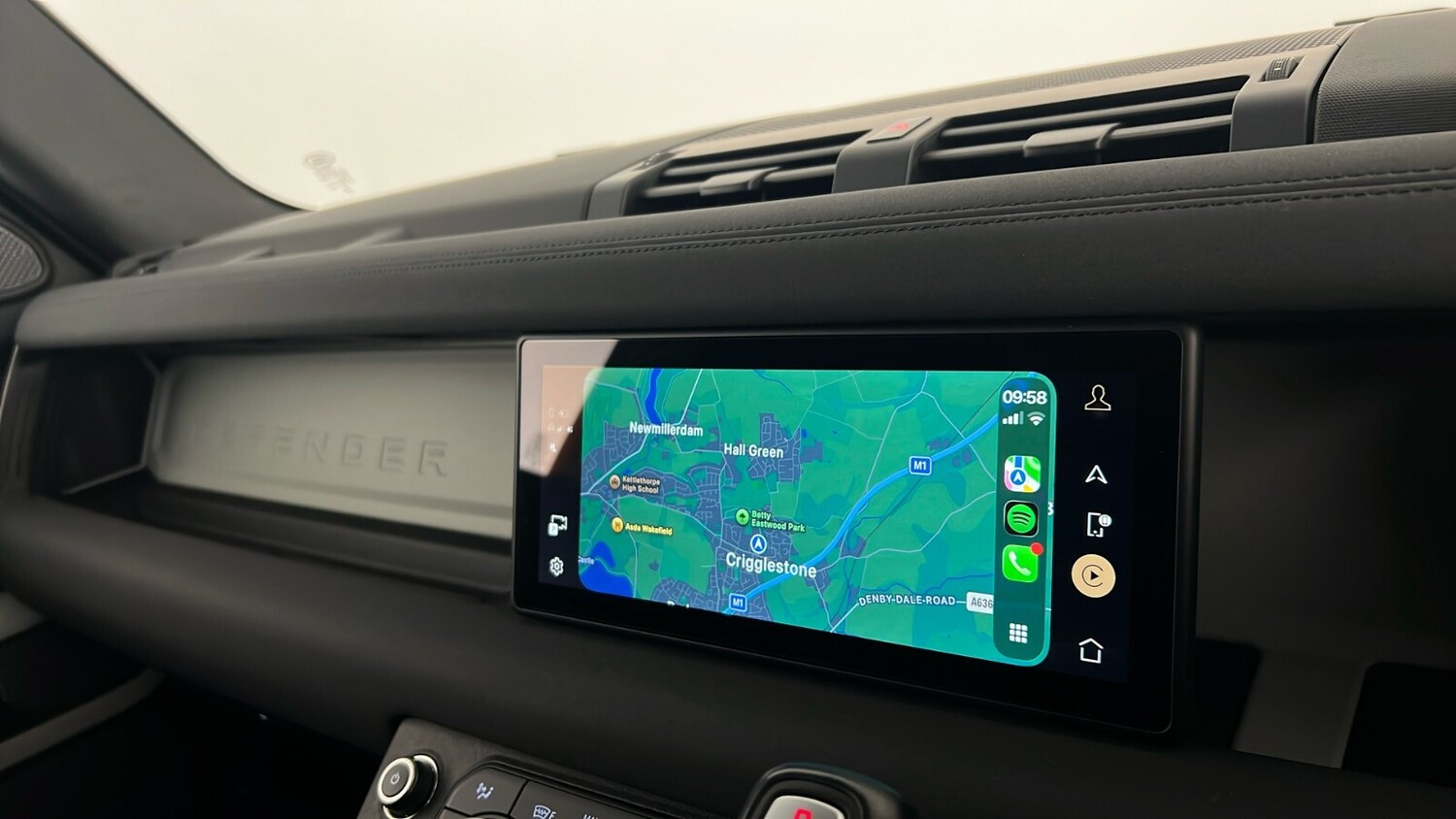 Used Land Rover Defender 2023 for sale - 77312389: Photo 30