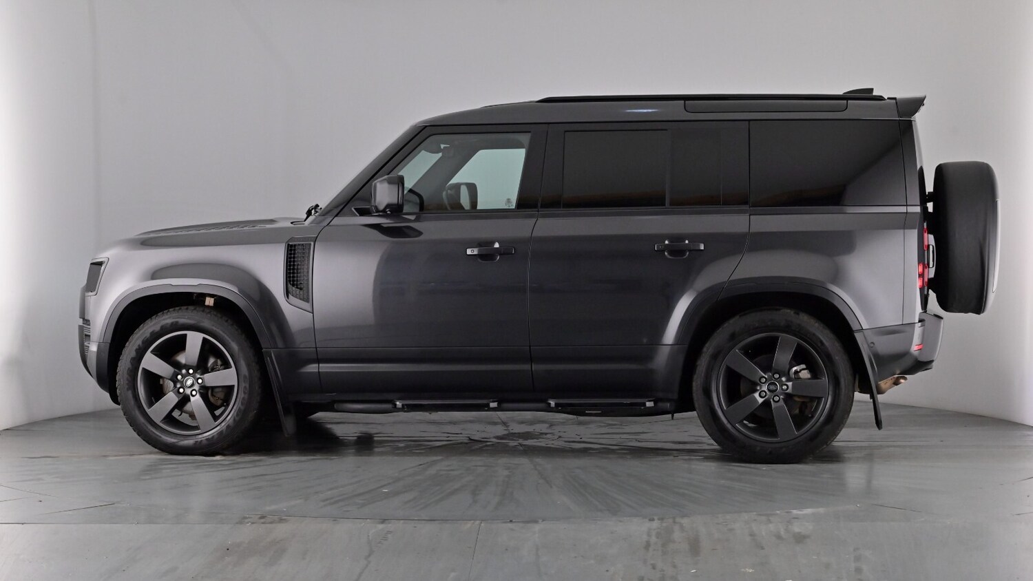 Used Land Rover Defender 2023 for sale - 77312389: Photo 48