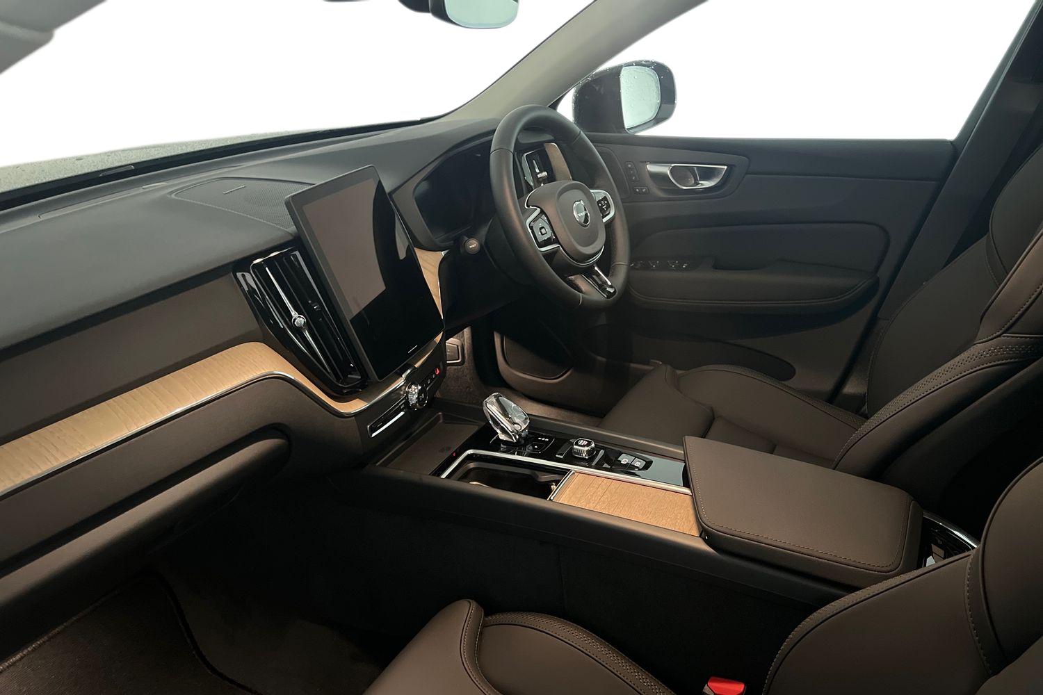 Used Volvo XC60 2025 for sale - 76007786: Photo 2