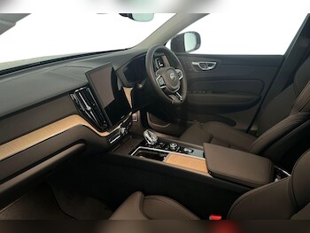 Used Volvo XC60 2025 for sale - 76007786: Photo 2