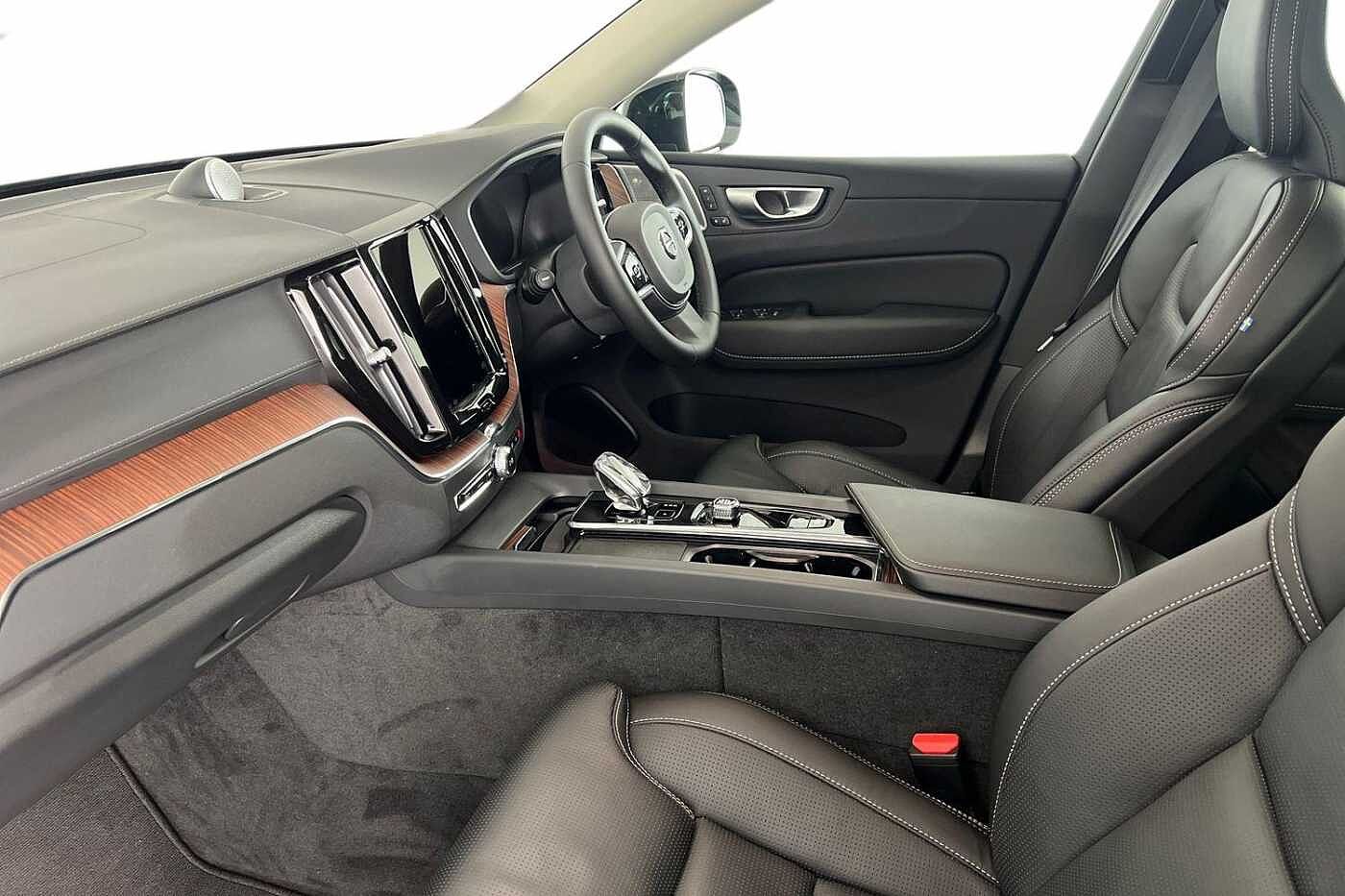 Used Volvo XC60 2023 for sale - 76780300: Photo 2