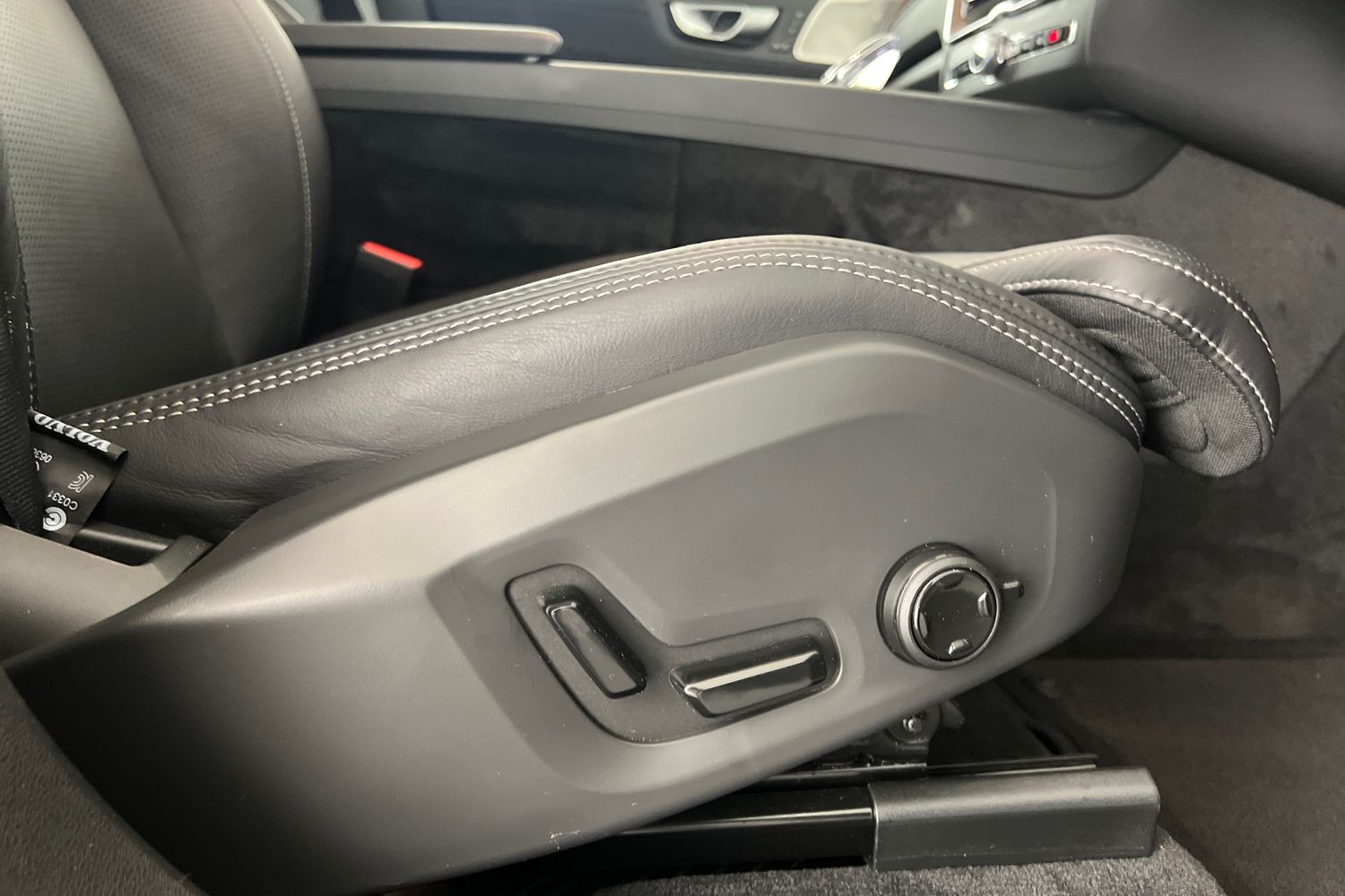 Used Volvo XC60 2023 for sale - 76780300: Photo 33