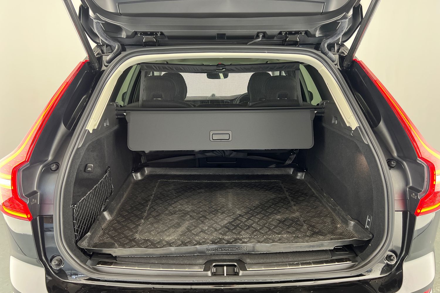 Used Volvo XC60 2023 for sale - 76780300: Photo 8