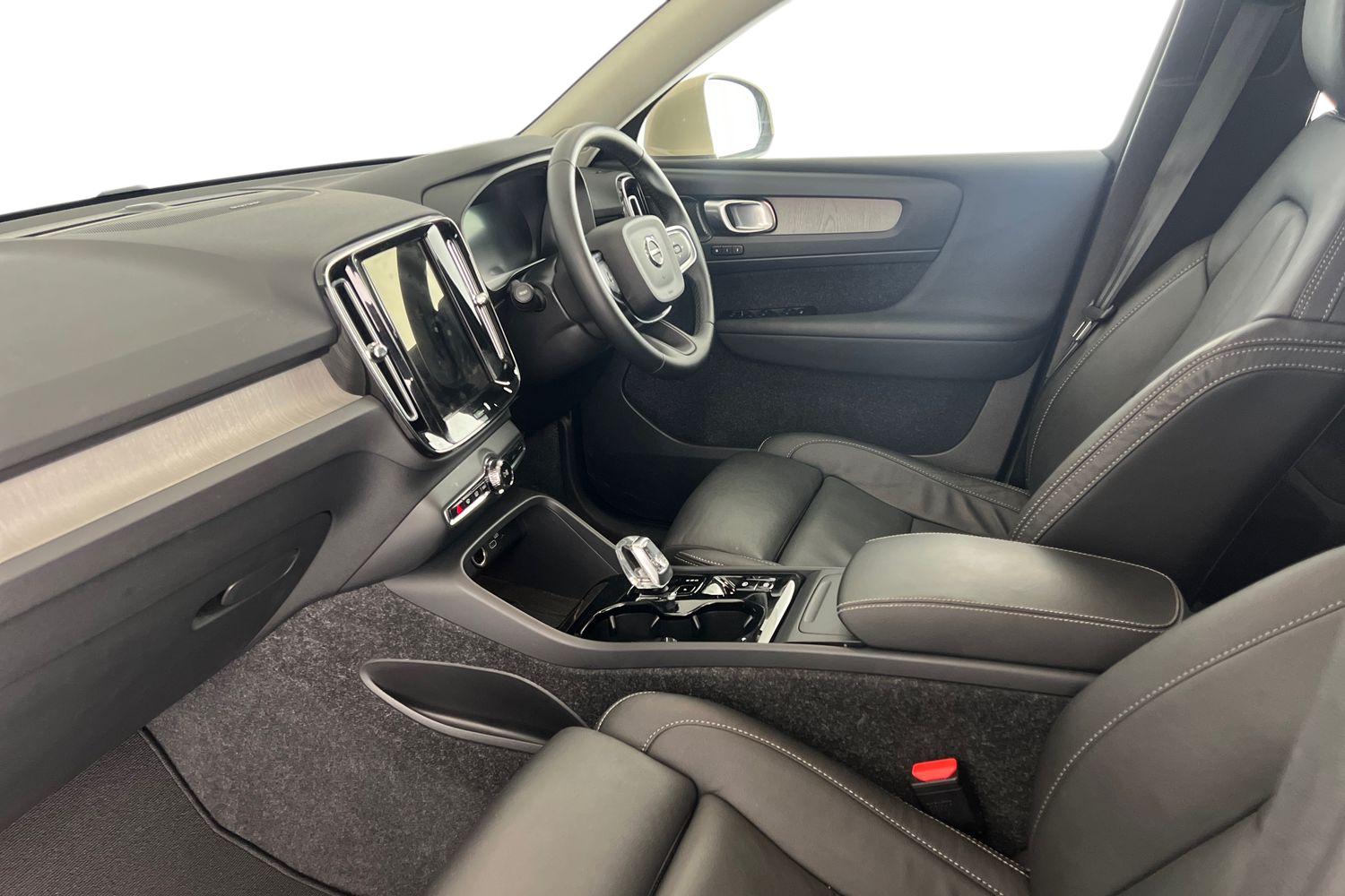 Used Volvo XC40 2025 for sale - 77665049: Photo 2