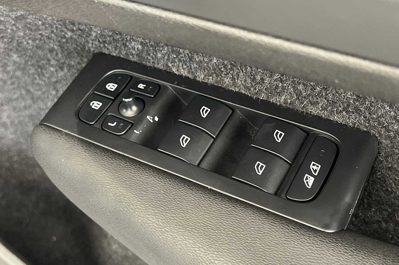 Used Volvo XC40 2025 for sale - 77665049: Photo 29