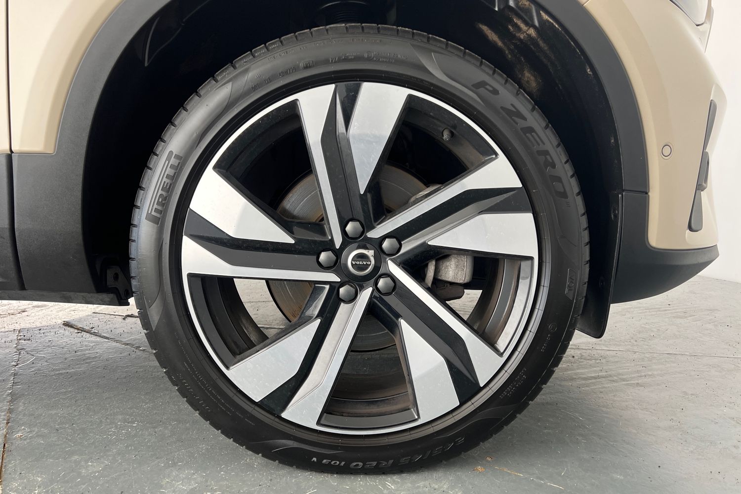 Used Volvo XC40 2025 for sale - 77665049: Photo 5