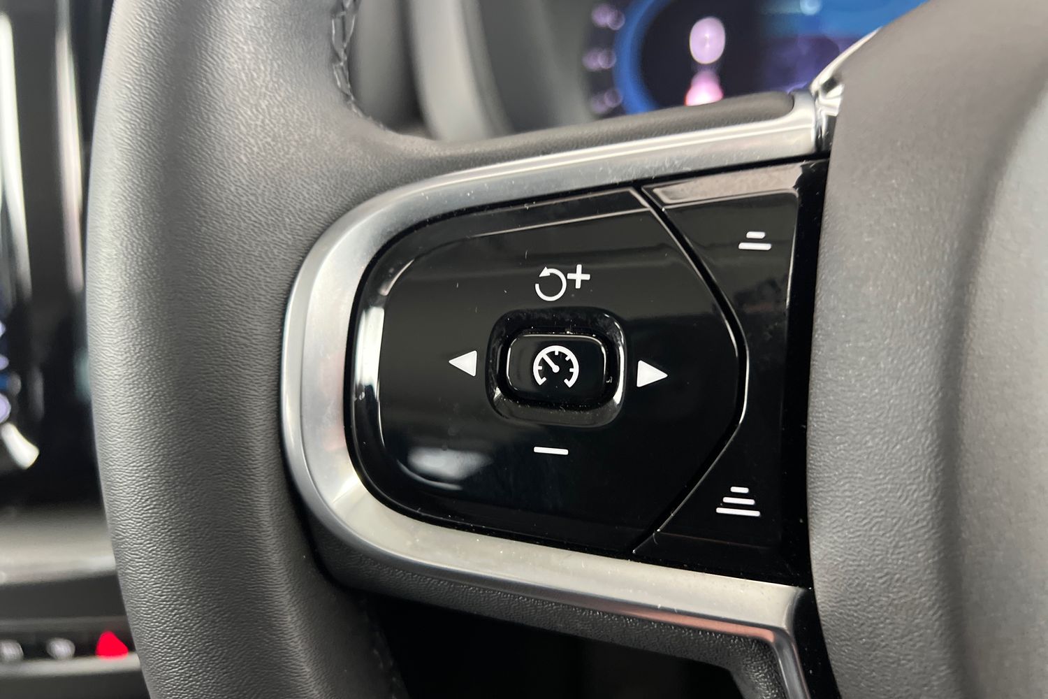 Used Volvo XC60 2023 for sale - 76796356: Photo 11