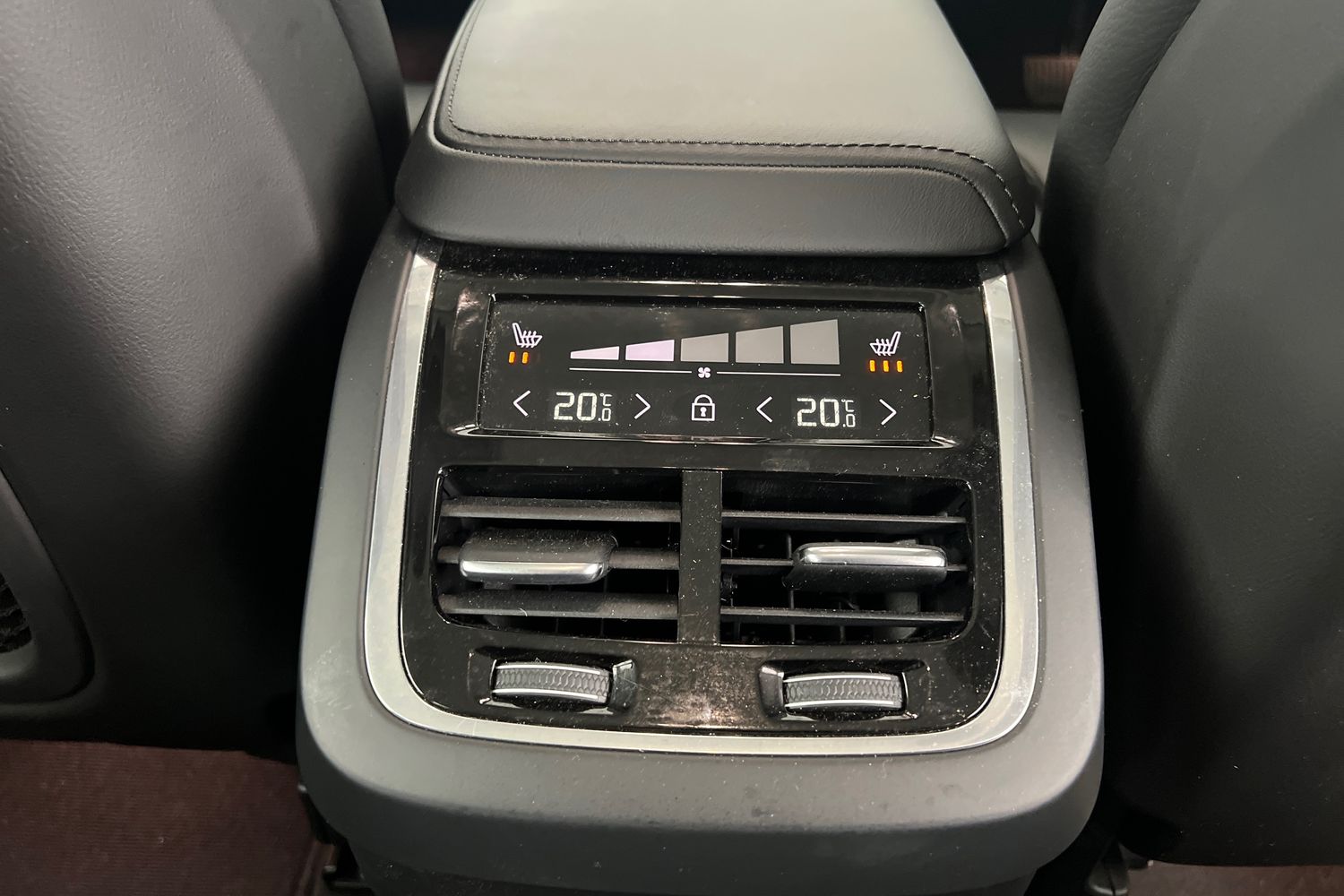 Used Volvo XC60 2023 for sale - 76796356: Photo 28