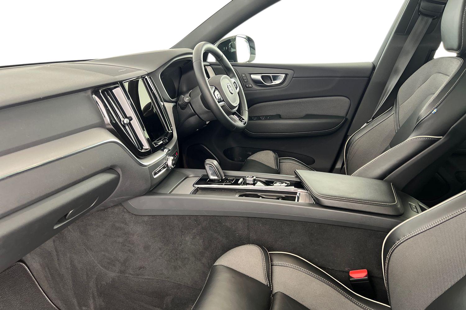 Used Volvo XC60 2022 for sale - 77353703: Photo 2