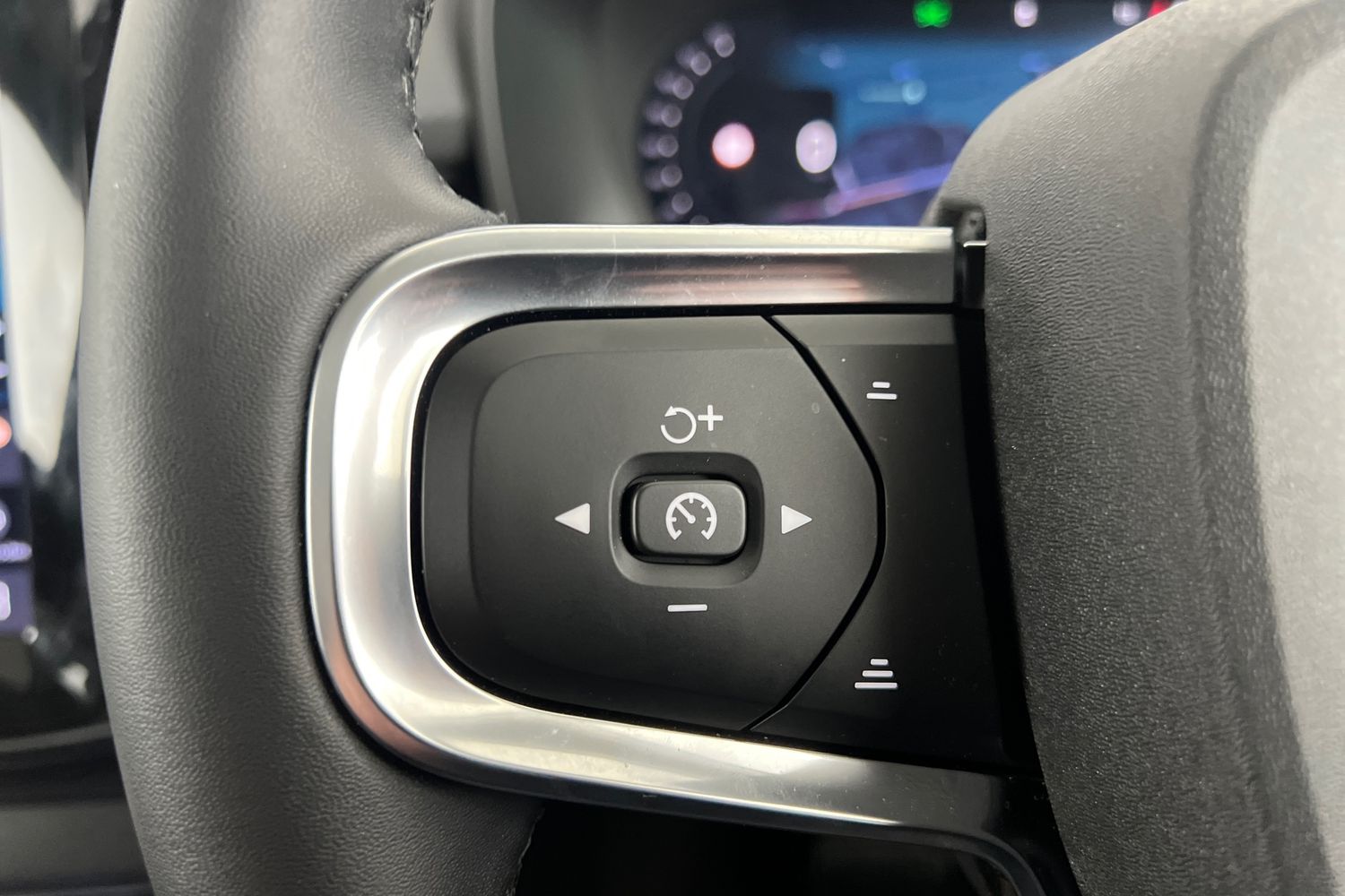 Used Volvo XC40 2025 for sale - 77504301: Photo 11