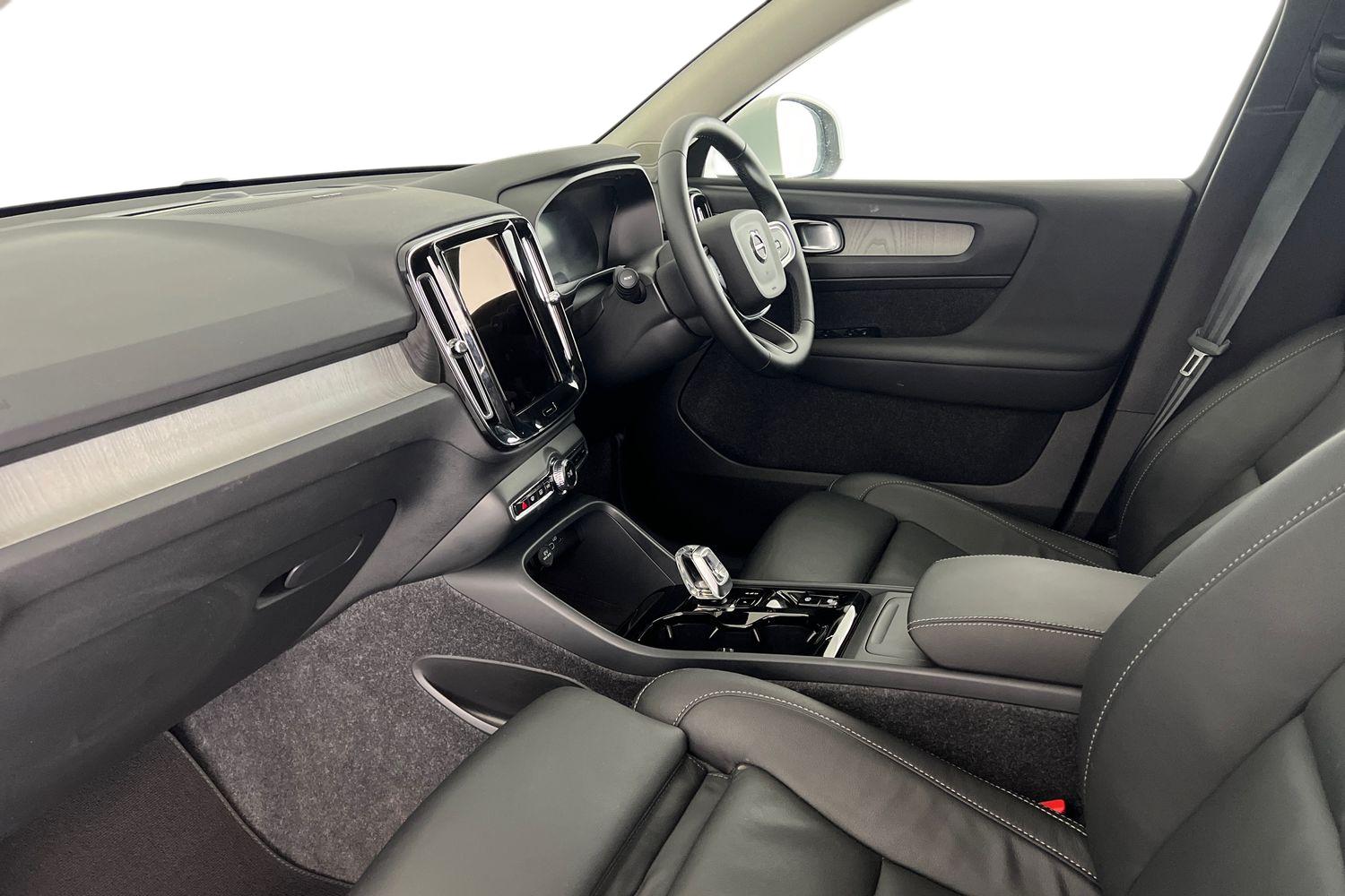 Used Volvo XC40 2025 for sale - 77504301: Photo 2