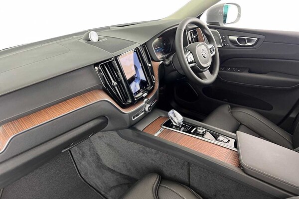 Used Volvo XC60 2024 for sale - 75440071: Photo 2