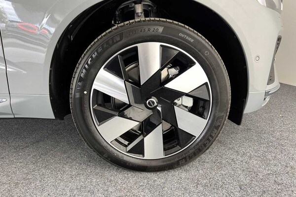 Used Volvo XC60 2024 for sale - 75440071: Photo 5