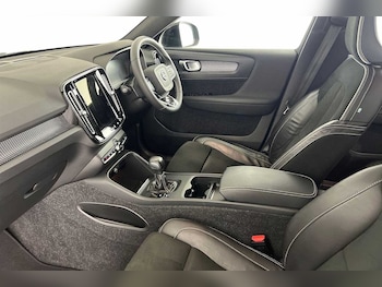 Used Volvo XC40 2021 for sale - 76254881: Photo