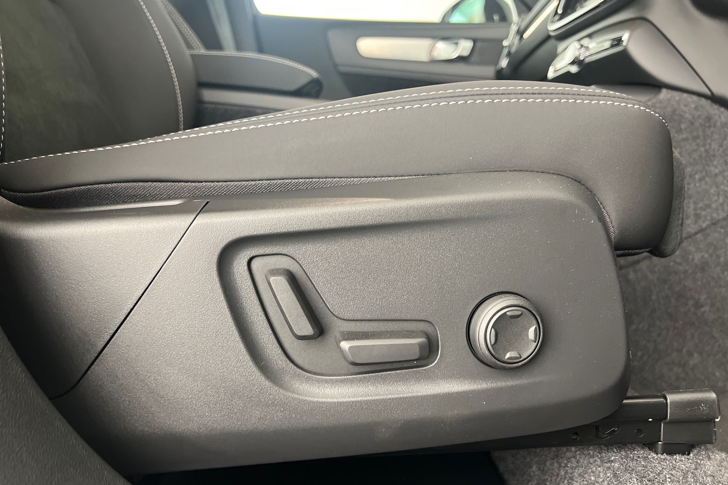 Used Volvo XC40 2025 for sale - 76614969: Photo 31