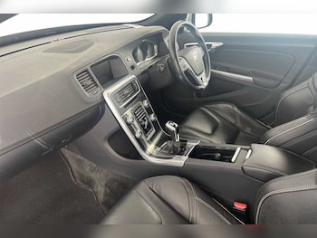 Used Volvo V60 2016 for sale - 75440064: Photo