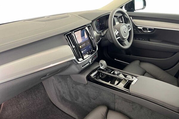 Used Volvo V90 2024 for sale - 75440065: Photo 2