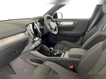 Used Volvo XC40 2026 for sale - 79445992: Photo