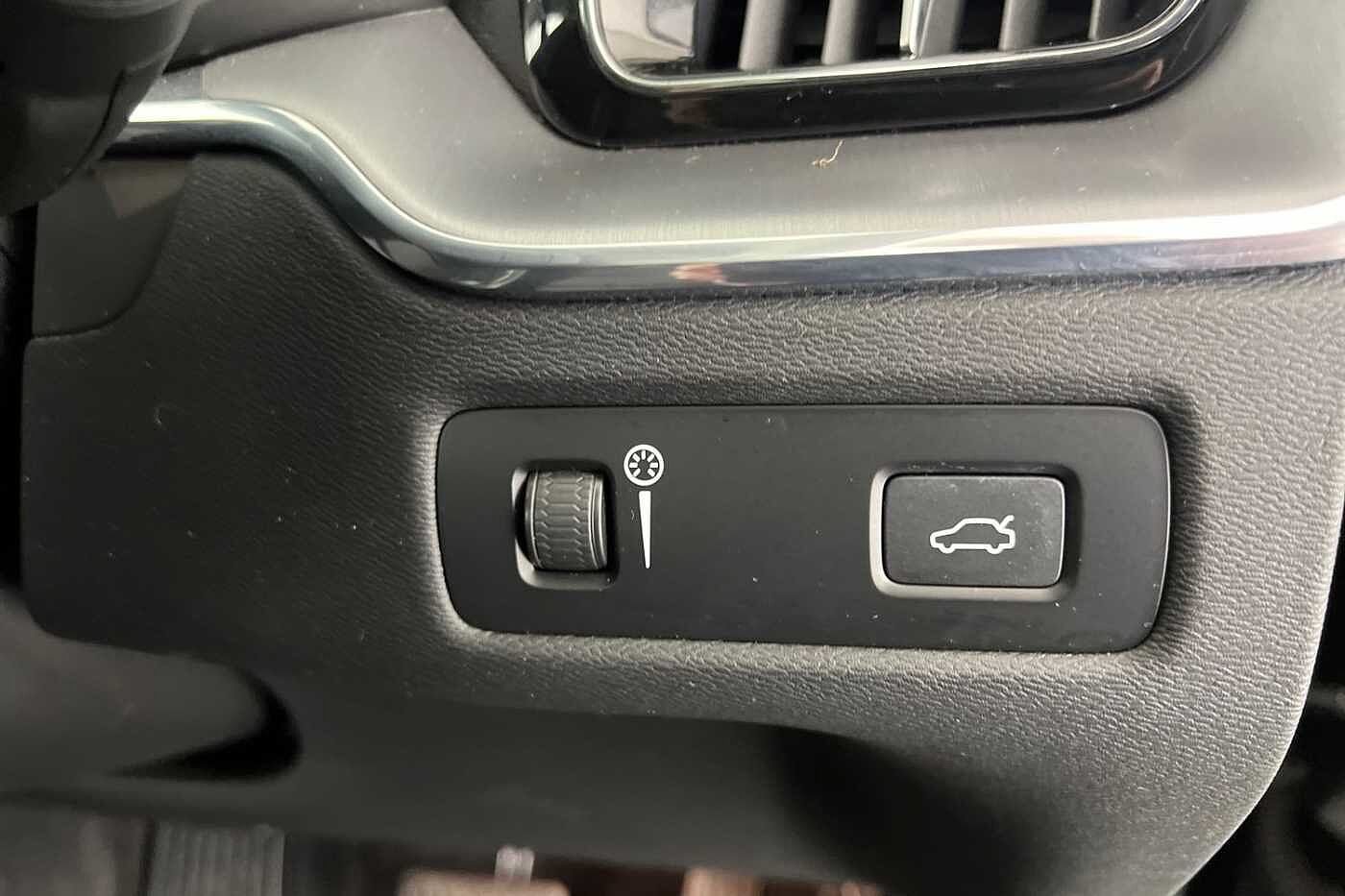 Used Volvo XC60 2021 for sale - 76796352: Photo 30