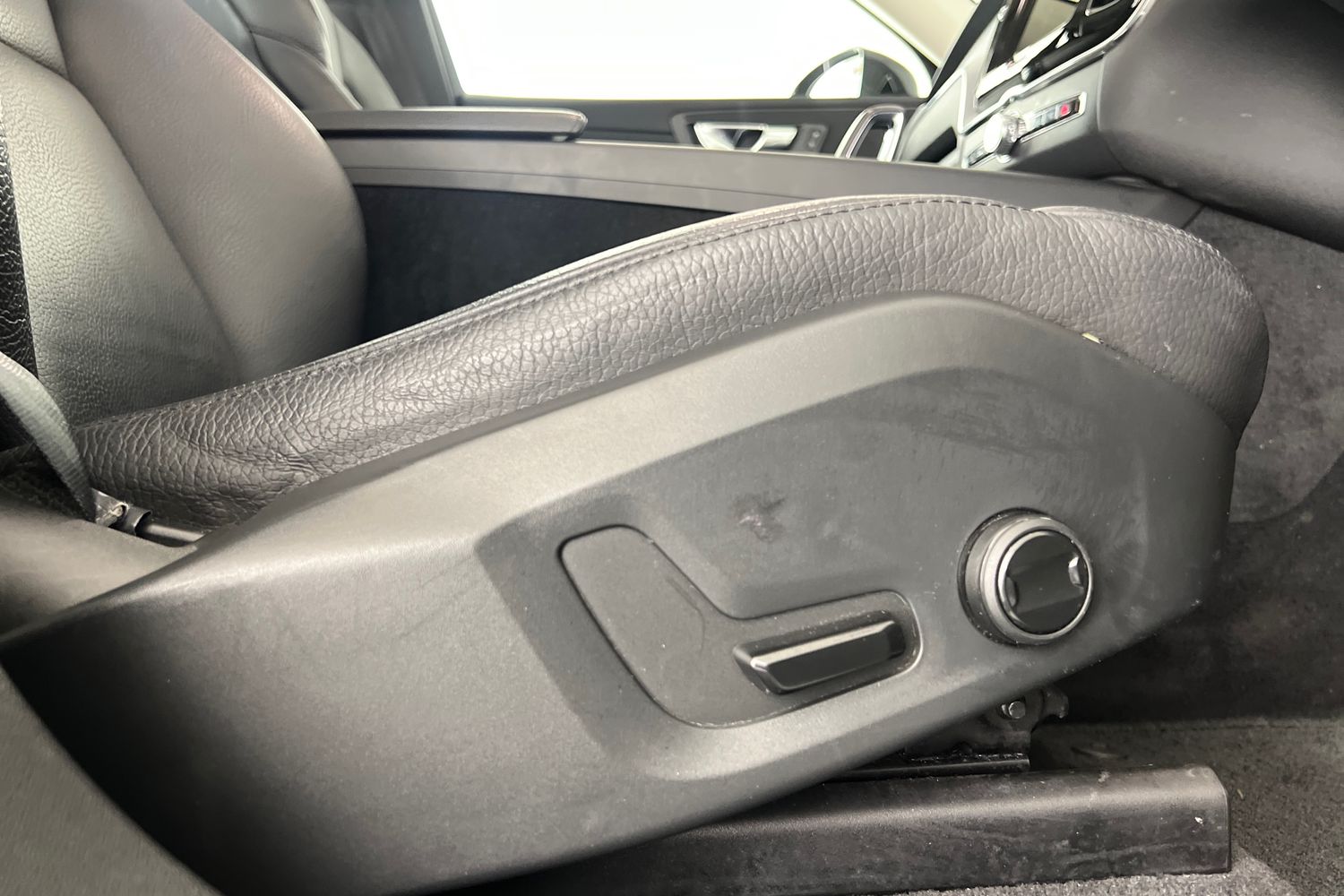 Used Volvo XC60 2021 for sale - 76796352: Photo 37