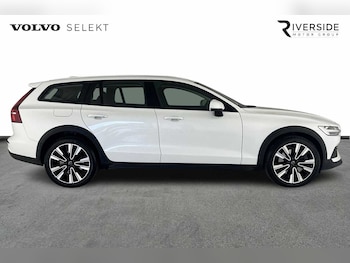 Used Volvo V60 2022 for sale - 75439979: Photo