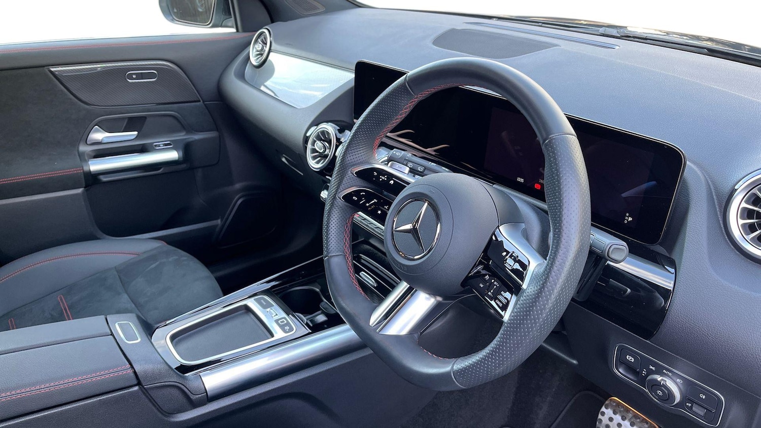 Used Mercedes-Benz GLA 2025 for sale - 77107000: Photo 3