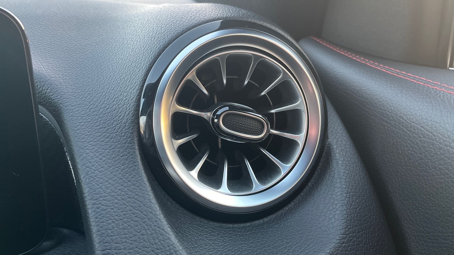 Used Mercedes-Benz GLB 2024 for sale - 76949448: Photo 23