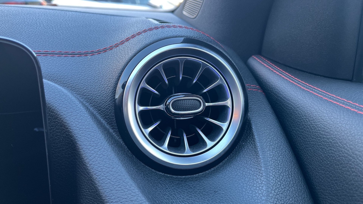 Used Mercedes-Benz EQA 2021 for sale - 76949459: Photo 32