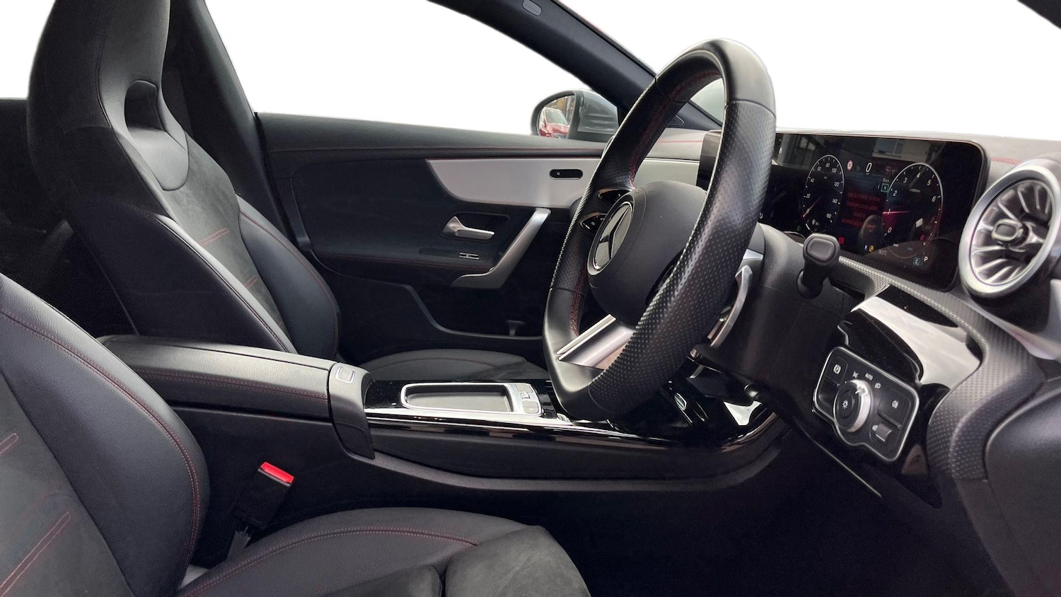 Used Mercedes-Benz CLA 2024 for sale - 76413611: Photo 3