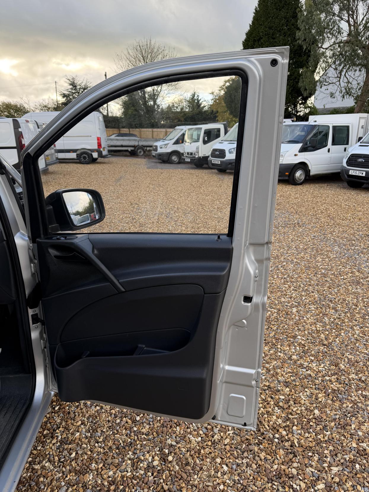 Used Mercedes-Benz Vito 2013 for sale - 76377155: Photo 11