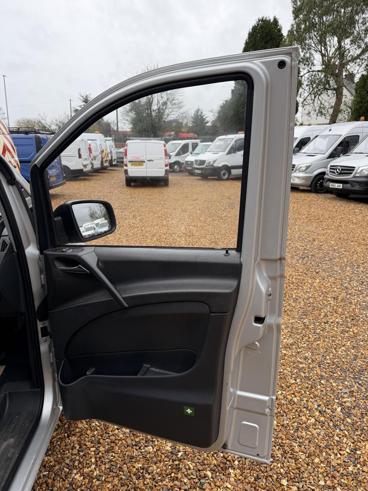 Used Mercedes-Benz Vito 2011 for sale - 76557332: Photo 11