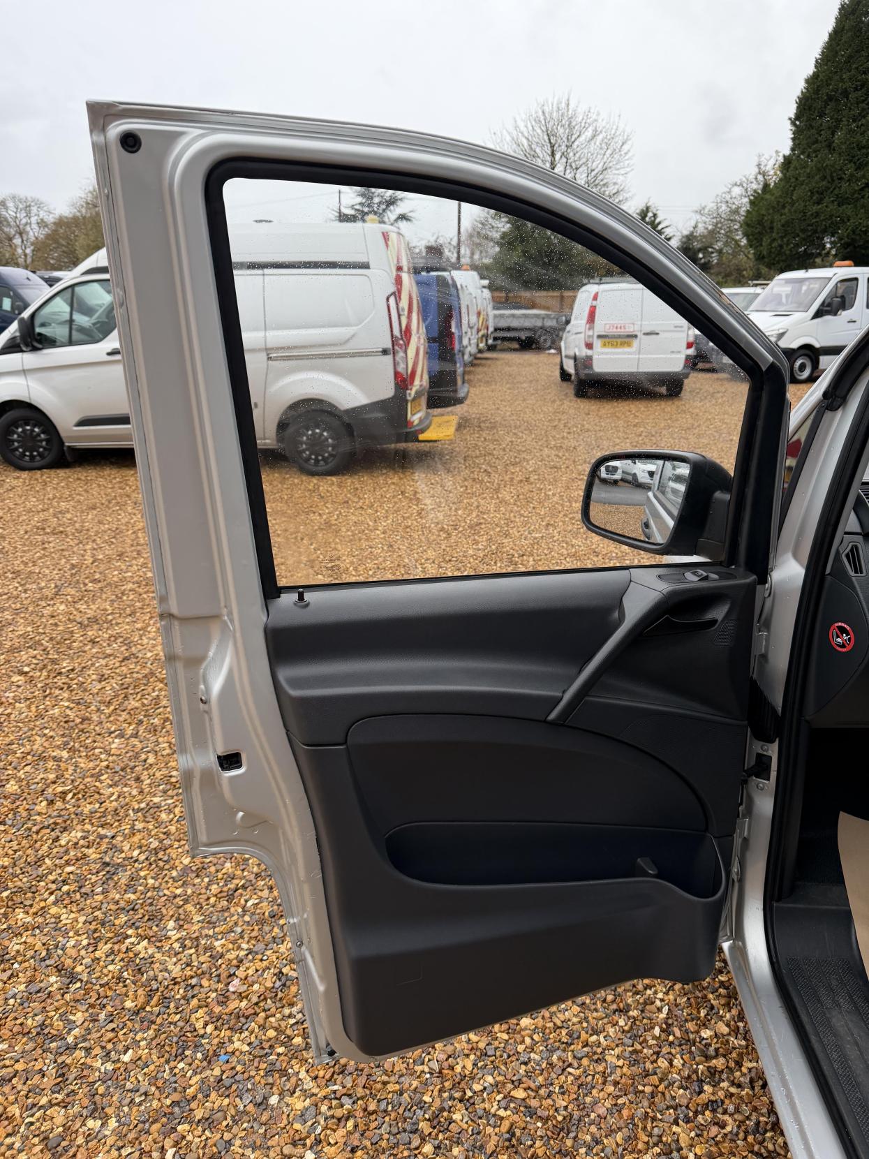 Used Mercedes-Benz Vito 2011 for sale - 76557332: Photo 12