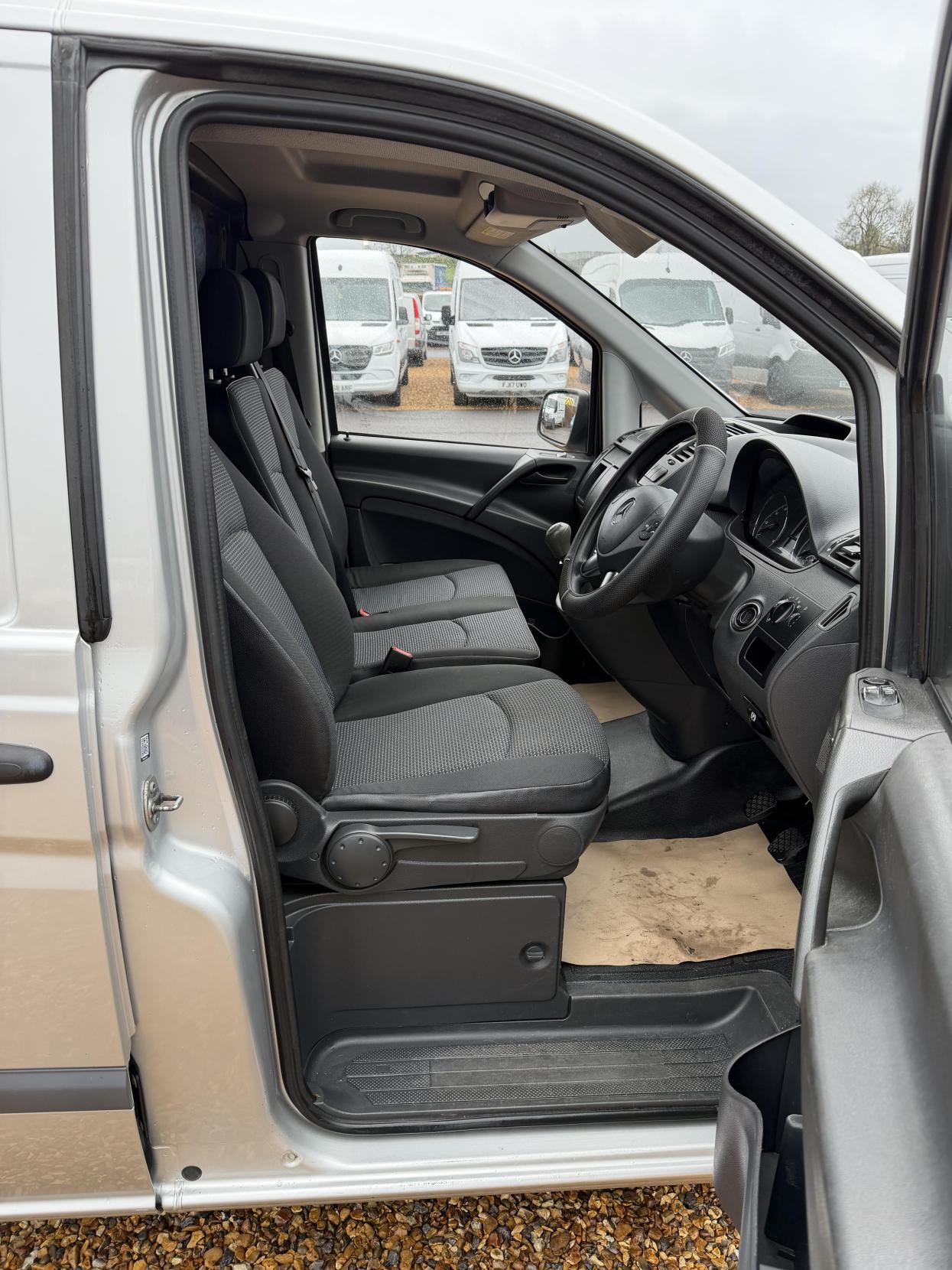 Used Mercedes-Benz Vito 2011 for sale - 76557332: Photo 14