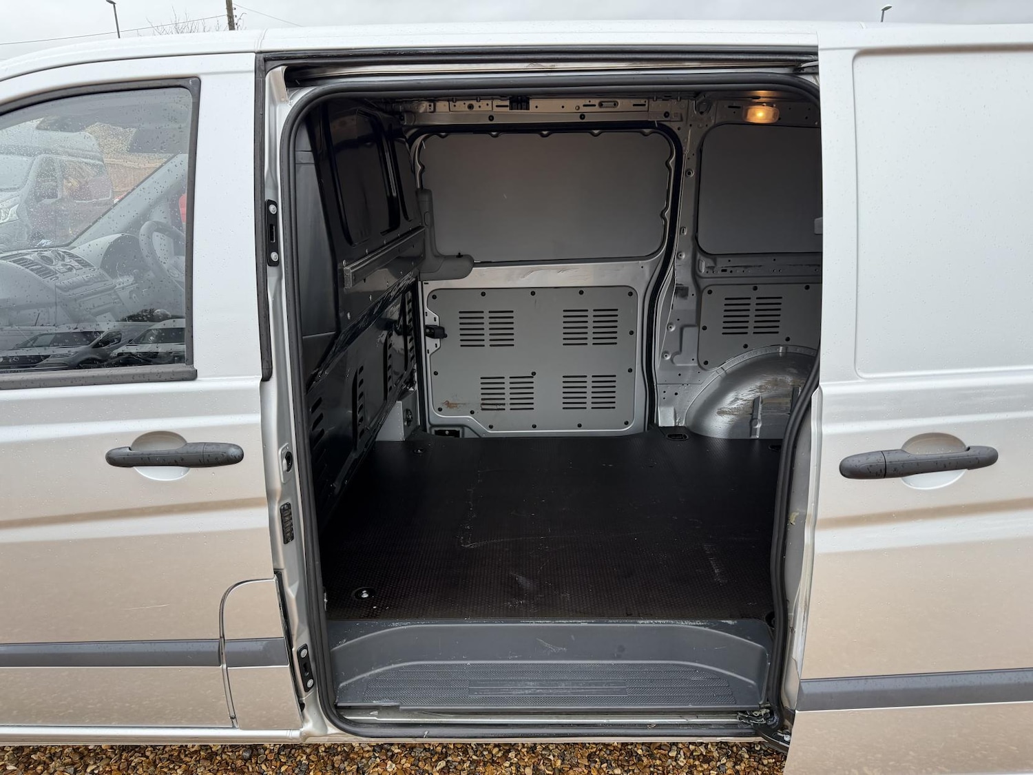 Used Mercedes-Benz Vito 2011 for sale - 76557332: Photo 30